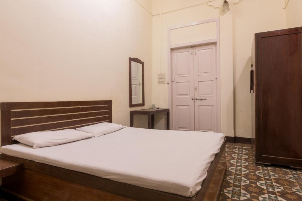 Room image 4